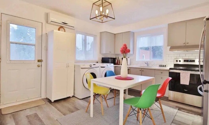 Cote-Saint-Paul Apartamento | Modern 3-BR Home Free Parking Monthly Stay Welcome