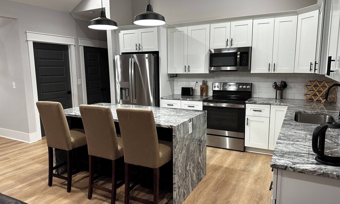 Seneca Casa | Modern 3 BR home, interior lot near Lake Keowee, Clemson, Walhalla, Seneca.