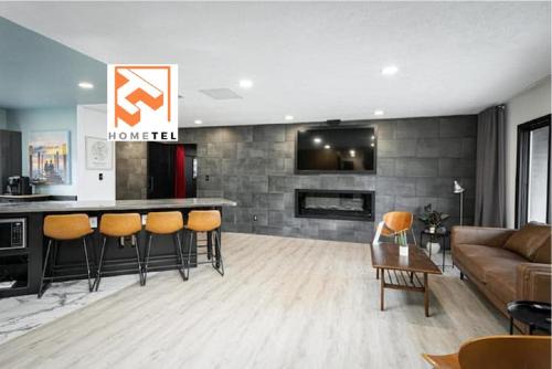 Lawrence Casa | Modern 3 BR home w hot tub movie room dog park