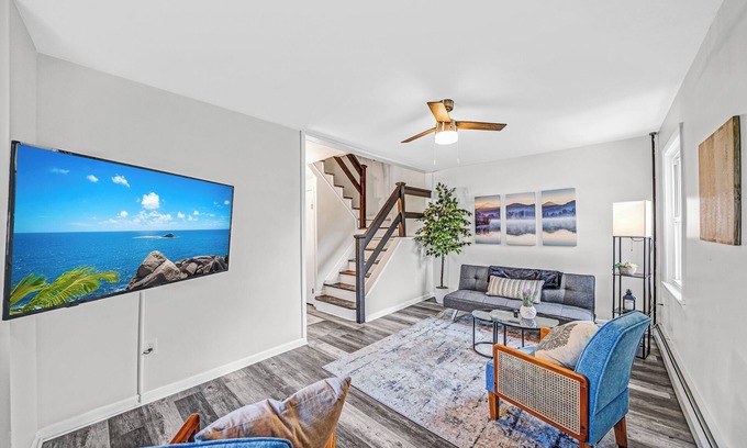 Gulph Mills Casa | Modern 3 BR House!