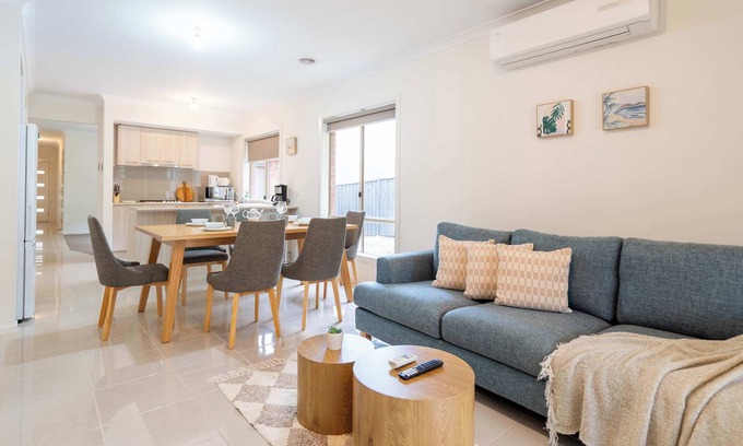 Doreen Casa | Modern 3B2B1C Home in Doreen