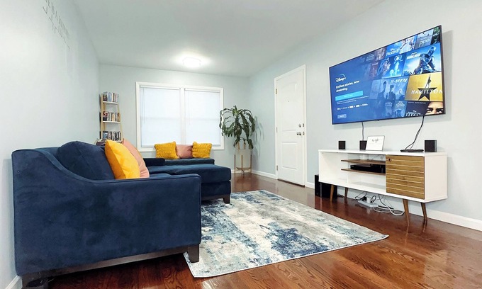 Elizabeth Apartamento | Modern 3BR 2BA Near EWR & NYC With Parking