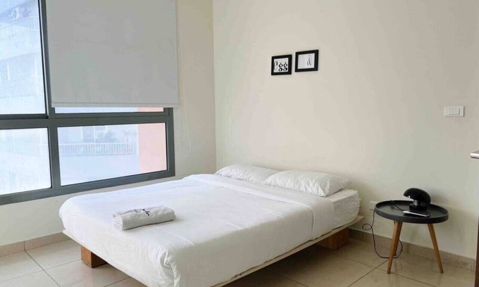 Achrafieh Apartamento | Modern 3BR Apt next to Hotel Dieu 24/7 Power