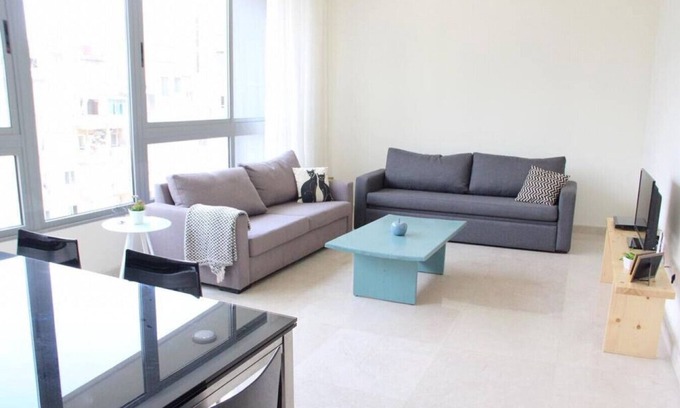 Achrafieh Apartamento | Modern 3BR Apt next to Hotel Dieu 24/7 Power