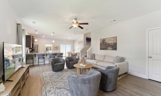 Port Wentworth Casa | Modern 3BR Pool Gym Near Savannah & Airport Dog Friendly Fenced Yard