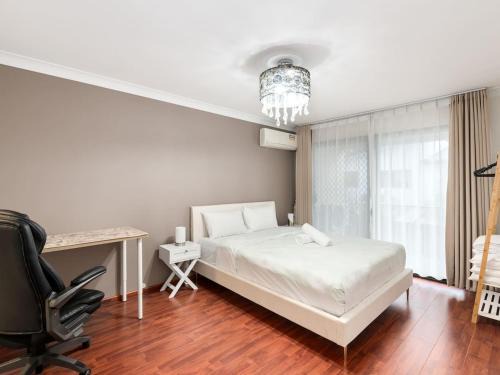 Calamvale Casa | Modern 3BR Townhouse in Calamvale Near Parks and Shops