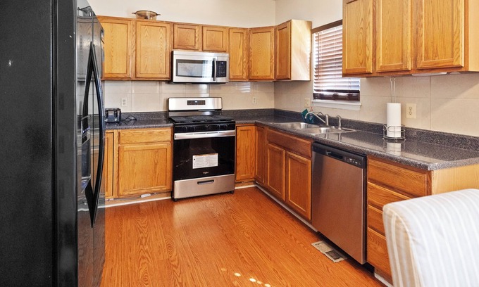 Nauck Casa | ★Modern 3BR Townhouse minutes from Washington, DC★