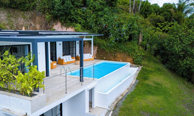 Ojochal Casa | Villa Moderna de 3 Habitaciones con Piscina – Ideal para Grupos