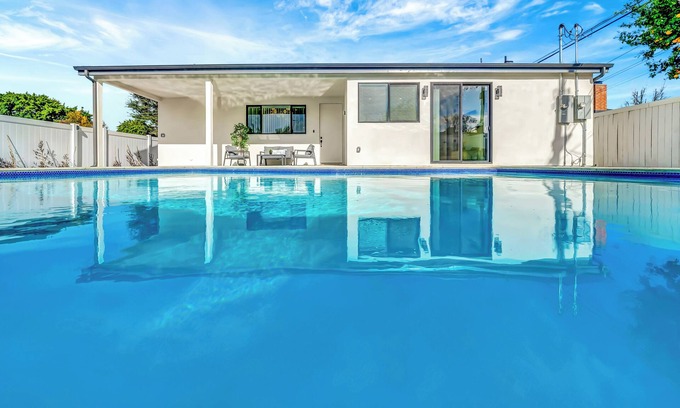 Reseda Casa | Modern 3BR W/King Bed, Gated Pool & BBQ Oasis