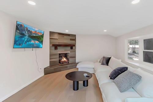 Park Forest Village Casa | Modern 3BR With Big Kitchen & TV Rm