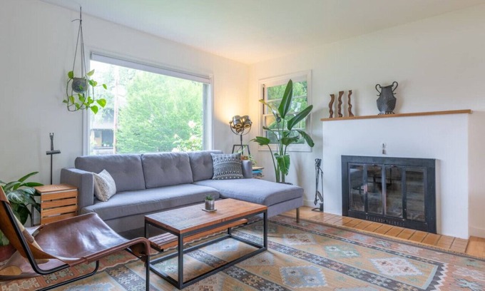 King Casa | Modern 4-bdrm Cape Cod House, Popular NE Portland