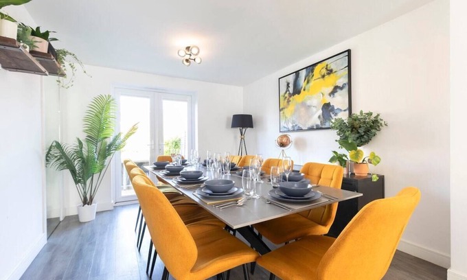 Cheltenham Casa | Stunning 4 Bed 3 Bathroom Home