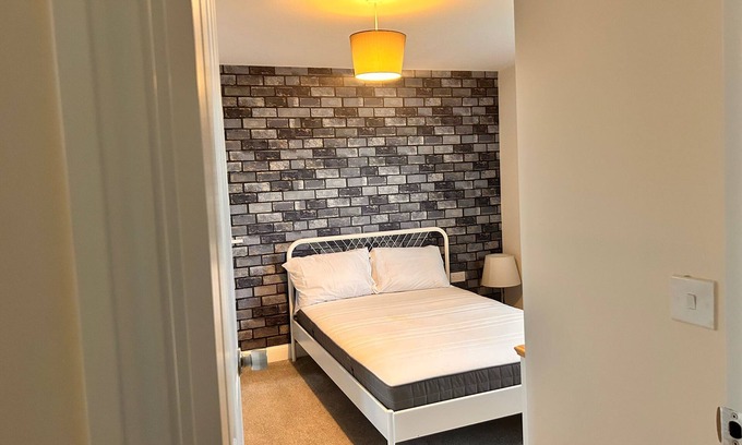 Corby Casa | Modern 4-Bed Detached Home in Corby