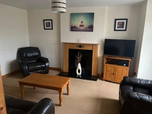 Tubbercurry Casa | Modern 4 Bed House in town