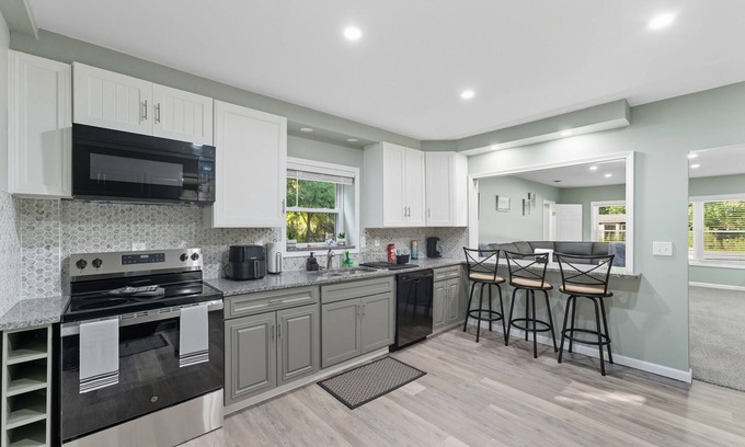 Pymatuning South Casa | Modern 4-bedroom house on PYM Lake with hot tub