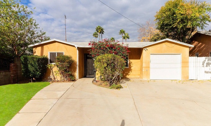 Sylmar Casa | Modern 4 bedroom in San Fernando