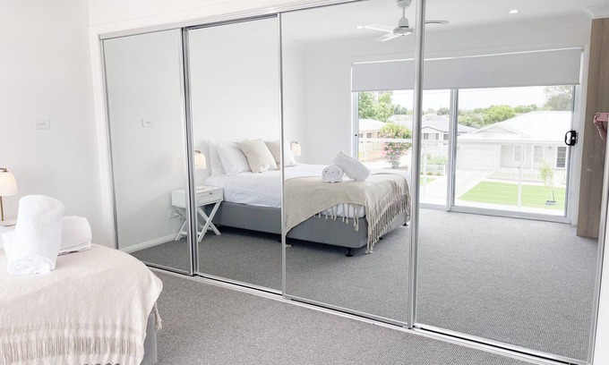 Wagga Wagga Apartamento | Modern 4 Bedroom Retreat in Wagga Wagga!