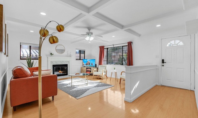 Castro Valley Casa | Modern 4 Bedroom Vacation home @ Castro Valley, King or Queen for all