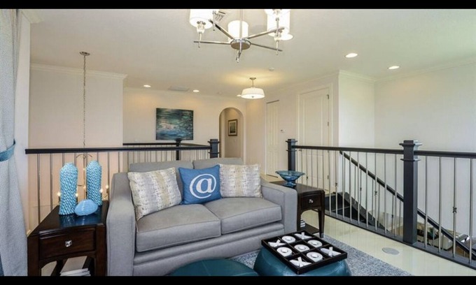 Pembroke Pines Casa | Modern 4 Bedroom Resort Style Home With Pool!