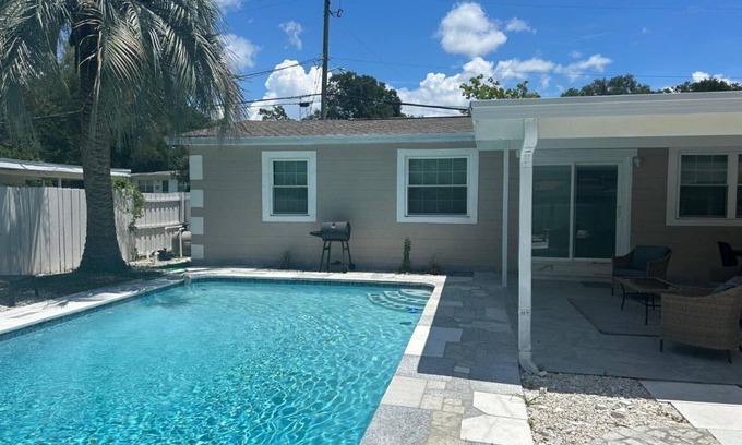 Arlington Casa | Modern 4 bedroom with Patio and Pool -- Sleeps 10