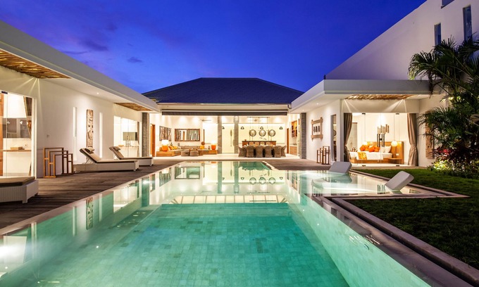 Berawa Cabaña | Modern 4 BR Villa 400m to the Beach in Canggu
