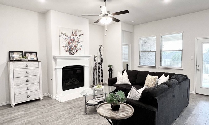 Forney Casa | Modern 4B Home | Fiber Optic Wifi | Built in 2021!