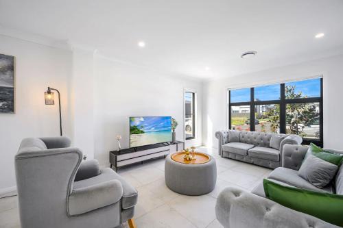 Denham Court Casa | Modern 4BD Family Retreat Near Leppington
