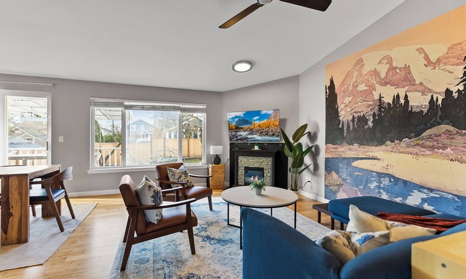 Whittier Heights Casa | Modern 4BD house in Ballard - walkable, central AC, family & pet-friendly