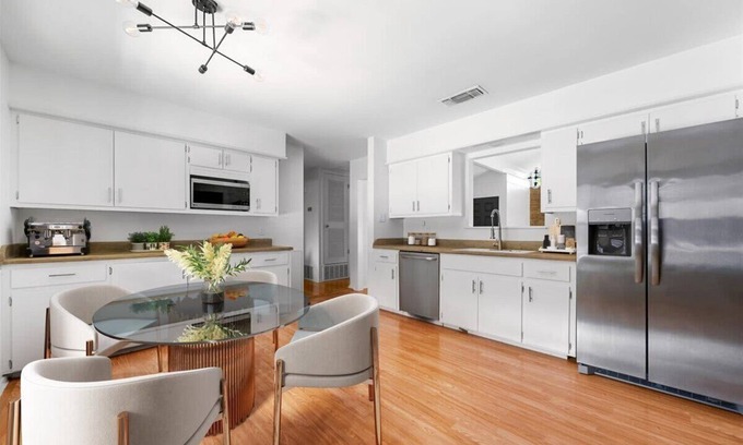 South Lamar Casa | Modern 4BR Austin Retreat