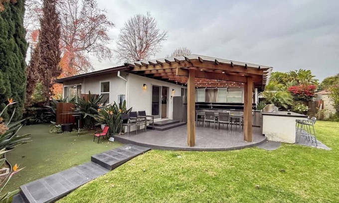 West Los Angeles Casa | Modern 4BR Gem Near Beverly Hills By Allevo Homes