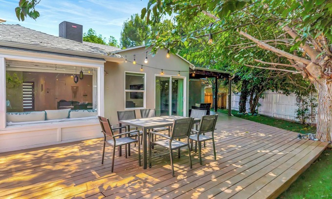 Winnetka Casa | Modern 4BR in Prime Location w/Game Room & BBQ