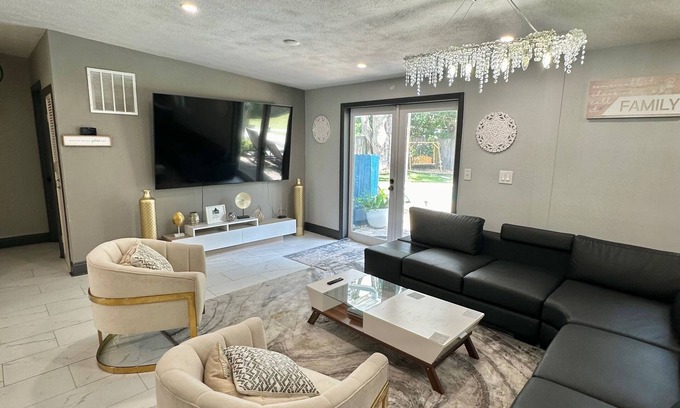 Isle of Palms Casa | Poolside Paradise, 4BR Jax Gem Near the Beach