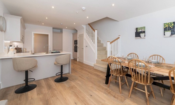 Reading Casa | Modern 4BR New Home near Biz Park & Station | Pass the Keys