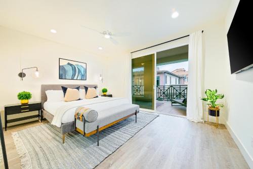 Carlsbad Village Casa | Modern 4BR - Private Balcony - Garage Parking