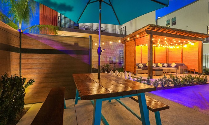 Mid-City Condominio | Modern 4BR Townhouse in Bienville Villas