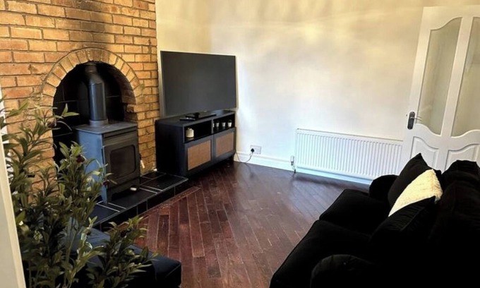 Erdington Casa | Modern 5 bedroom | Close to M6 | Fast Wi-Fi