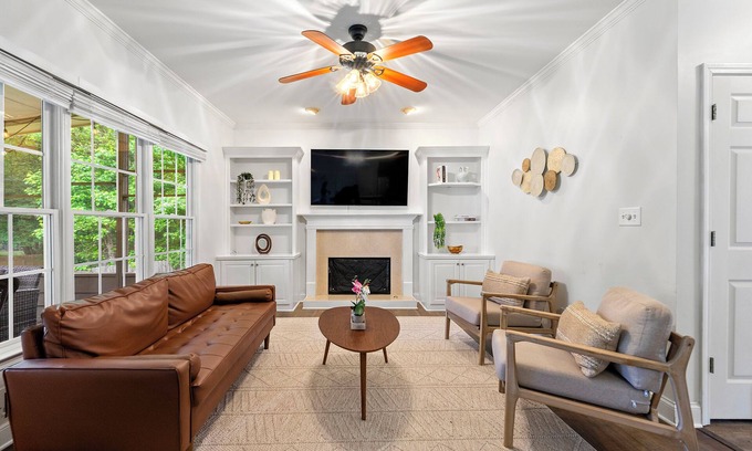 Lawrenceville Casa | 🌟 MODERN 5-BEDROOM🛏️, PERFECT FOR LARGE FAMILIES! SPACIOUS SUNROOM ☀️