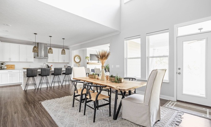 Zionsville Casa | Modern 5 BR Luxury Home, Cul-de-sac, Hot Tub, Ping Pong!