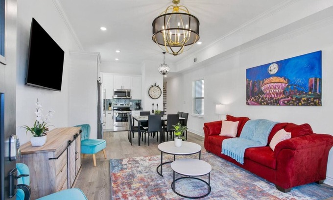 Tulane - Gravier Casa | Modern 5BR/5BA Escape | Near FQ & Private Parking