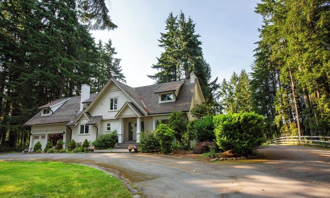 Cobble Hill Casa | Modern 5BR Luxury Getaway