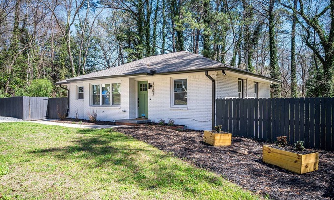 Atlanta Casa | Modern 5BR Near West Midtown+Fire Pit+Pet Friendly