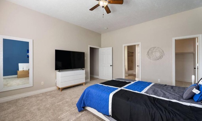 Cloverleaf Casa | Modern 6 Bedroom with Tons of Games