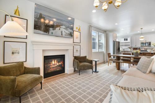 Heber Casa | Modern 6br near skiing luxe sleeps 12 hot tub