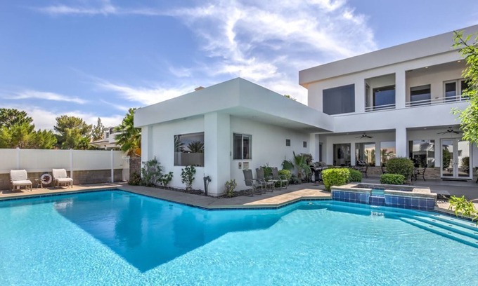 Spring Valley Villa | VILLA MODERNA 7000sf, Cancha privada de baloncesto / tenis