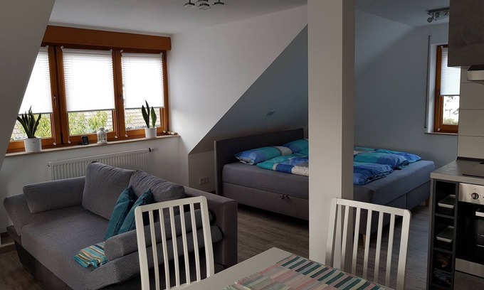 Altenfurt Apartamento | Apartamento moderno con buenas conexiones de transporte cerca de la feria.