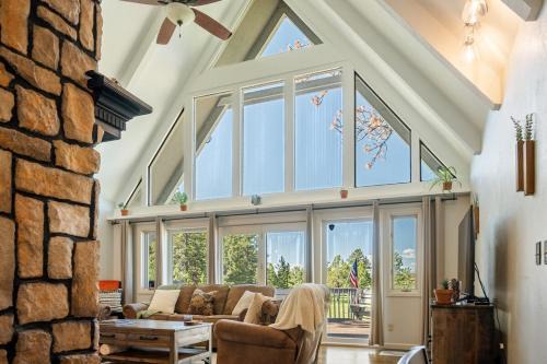 Larkspur Casa | Modern A-Frame Hot Tub Views