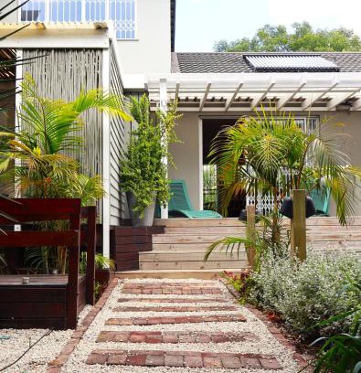Plettenberg Bay Apartamento | Modern affordable outdoor OASIS with solar energy