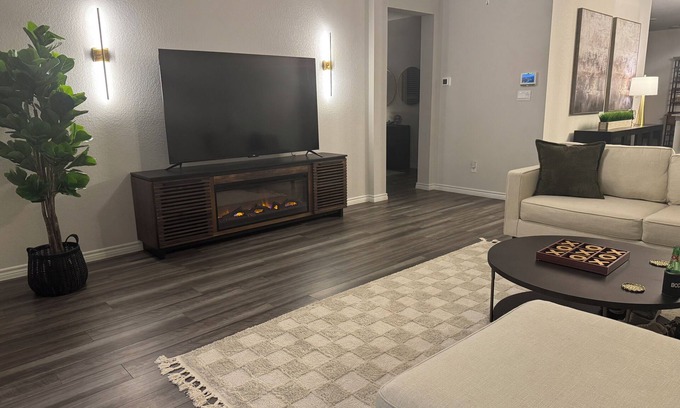 Wellborn Casa | Modern Aggie-Friendly Retreat - 15 mins to Kyle Field