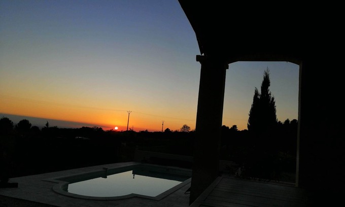 Crillon-le-Brave Casa | **** modern, air-conditioned single storey house with private pool + garden