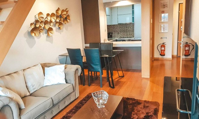 Porto Apartamento | Apartamento duplex moderno y convenientemente ubicado cerca del Oporto